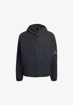 Zwarte, lichte jack met een capuchon, ritssluiting, elastische manchetten en twee voorzakken. Het heeft een gestructureerd materiaal en een subtiele logodetail.