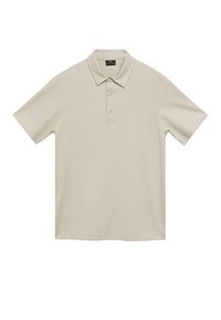 Béžové polo tričko s krátkým rukávem, se třemi knoflíky a sklopeným límcem, položené na bílé pozadí.