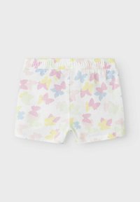 Pantalones cortos blancos con cinturilla elástica, decorados con patrones de mariposas en tonos pastel de rosa, amarillo y azul. El material parece suave y ligero.