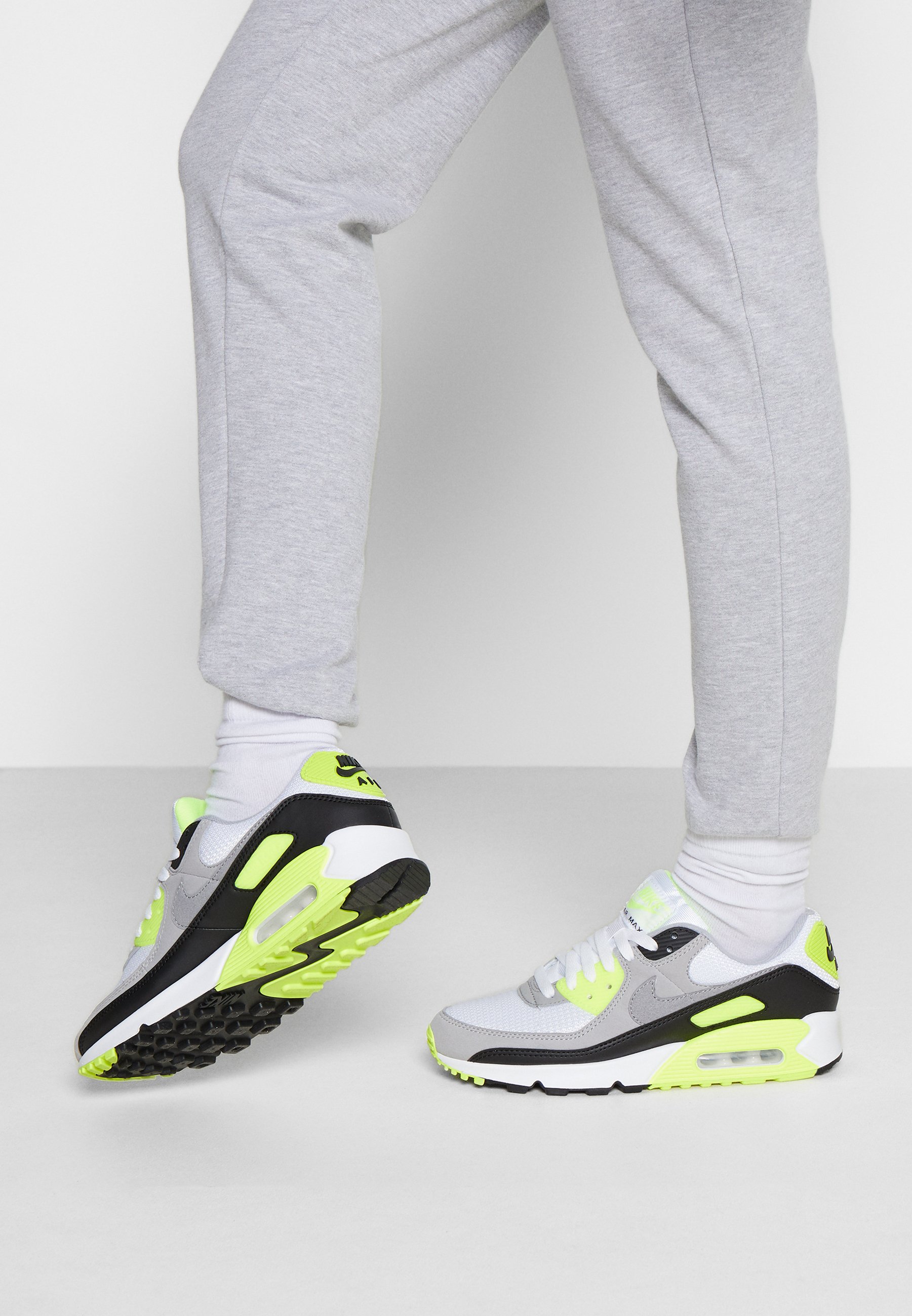 air max 90 grey white