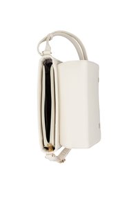 Hvid tekstureret taske med to rum, glat læder og guld hardware detaljer. Har en aftagelig rem og flad bund.