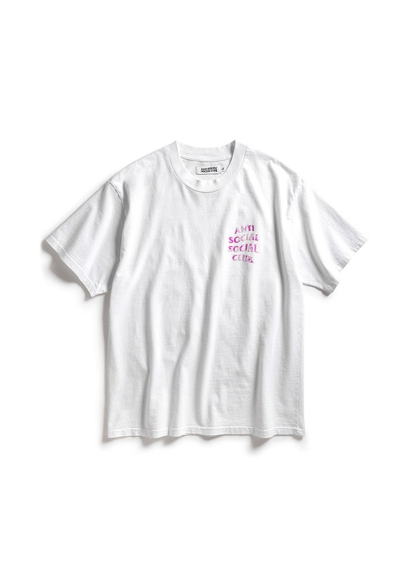Biała bawełniana koszulka z krótkim rękawem i okrągłym dekoltem. Na lewej piersi widoczny tekst w różowym kolorze: "ANTI SOCIAL SOCIAL CLUB".
