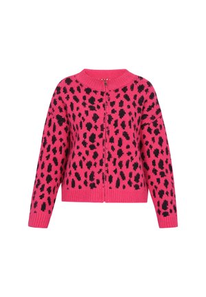 Fényes rózsaszín kötött kardigán fekete leopárd foltokkal, teljes cipzárral az elején, kerek nyakkal és bordás mandzsettákkal és alsó résszel.