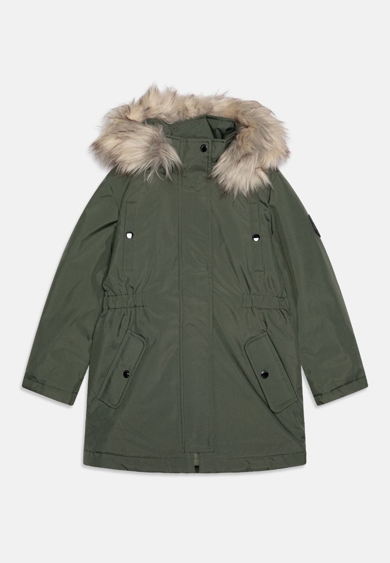 Parka vert olive avec capuche en fausse fourrure, dotée d'une fermeture éclair à l'avant, de poches latérales et d'une taille ajustable pour un ajustement sur mesure. Matériau imperméable.