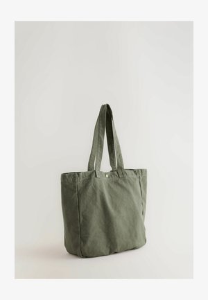 Grüner Leinenshopper mit zwei Griffen, der ein einfaches Design, eine robuste Textur und einen frontalen Metall-Druckknopfverschluss bietet.