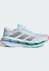 Scarpa da corsa con tomaia in mesh leggero di colore bianco, con accenti in acqua e rosa, e una suola ammortizzata dal design a strati distintivo.