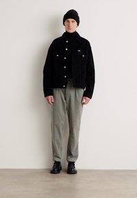 BOSS SHYNE - Vászonnadrágok - open grey