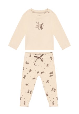Cremefarbener Baby-Langarmbody und Hose mit braunem Hasenaufdruck und einer gebundenen Schleife am Hosenbund für Säuglinge.