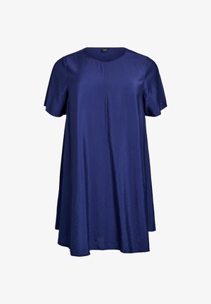 Abito a maniche corte in tessuto blu scuro con una trama liscia, silhouette a campana e scollatura rotonda; presenta un delicato dettaglio di cucitura frontale.