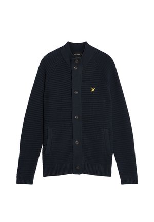 Donkerblauwe gebreide cardigan met een geribde kraag, knoopsluiting en twee steekzakken aan de voorkant. Bevat een klein geel logo op de borst.