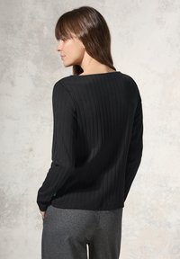 Cecil Longsleeve - schwarz