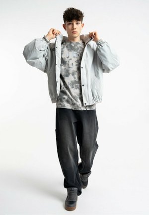 - Jeansy Relaxed Fit