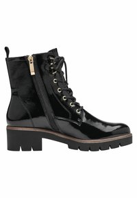 Bottine en cuir verni noir avec fermeture à lacets à l'avant, fermeture éclair dorée sur le côté, talon épais et languette à l'arrière.