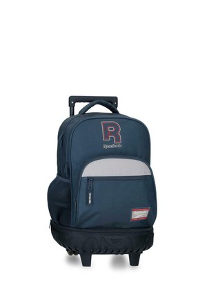 Mochila con ruedas azul marino de Reebok con bolsillo delantero con cremallera, bolsillo lateral de malla, asa acolchada y base con ruedas resistente para un transporte fácil.