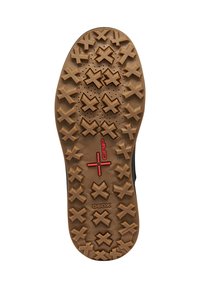 Suela de zapato de goma marrón con un patrón de agarre texturizado que presenta formas en X, acentos rojos y un logo de Geox en la parte trasera.