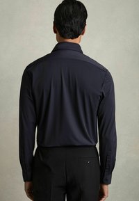 Reiss REGULAR FIT VOYAGER LONG-SLEEVE TRAVEL - Cămașă elegantă - navy