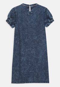 Guess JUNIOR DRESS - Farkkumekko - cloudy blue
