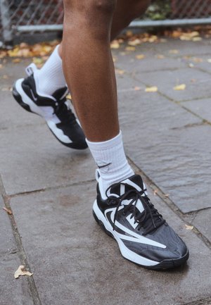 Nike Performance GIANNIS IMMORTALITY 3  - Koripallokengät - black/white