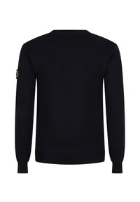Dunkelblaues Sweatshirt, Strickstoff, Rundhalsausschnitt, lange Ärmel, gerippte Bündchen und Saum, mit einem Logo-Patch am linken Ärmel.