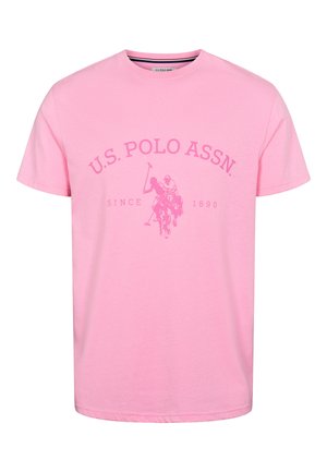 T-shirt in cotone rosa con scollo rotondo, maniche corte e stampa frontale con un'immagine di una partita di polo e il testo "U.S. POLO ASSN. SINCE 1890."