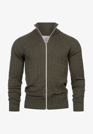Temně zelený kardigan na zip s žebrovanou texturou a vysokým límcem. Má bílý zip a přiléhavé rukávy.