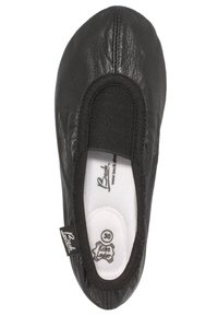 Schwarze Lederballerinas mit elastischem schwarzen Rand. Besitzt eine weiche weiße Innensohle mit der Aufschrift "Echt Leder", Größe 30. Glatte Textur, runde Form.