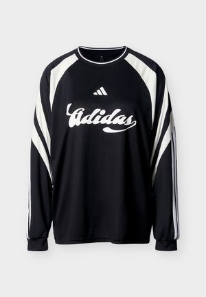 Μαύρο αθλητικό πουκάμισο μακρυμάνικο της Adidas με λευκό λογότυπο στο στήθος και λευκές ρίγες κατά μήκος των μανικιών, με ριμπ μανσέτες και στρογγυλή λαιμόκοψη.