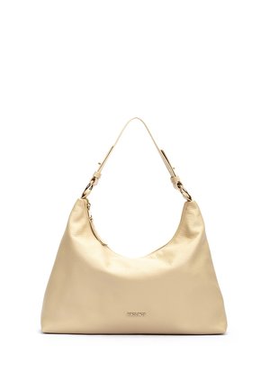 Bolso de hombro de cuero beige holgado con correa ajustable y herrajes en tono dorado, con pequeño logo de la marca "PIKOLINOS" en el frente.