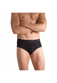 Schwarze Baumwoll-Slips mit einem kontrastierenden grauen elastischen Bund, der den Markennamen "JOOP!" in einem wiederholenden Muster zeigt.