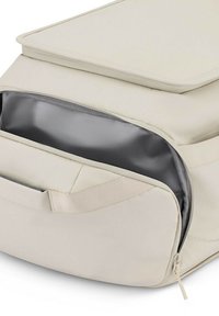Borsa in tessuto beige con un cappuccio superiore e fodera interna grigia, dotata di un ampio scomparto con zip e manico laterale per il trasporto.