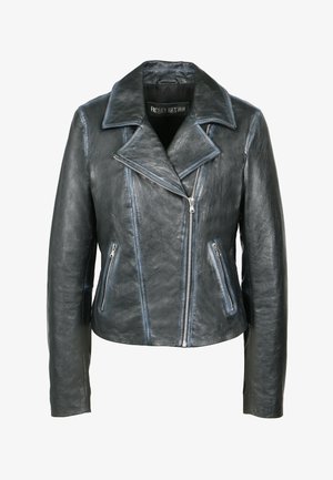 Czarna skórzana kurtka motocyklowa z srebrnym, ukośnym zamkiem z przodu, szerokimi klapami, kieszeniami zapinanymi na zamek, długimi rękawami i dopasowaną talią.