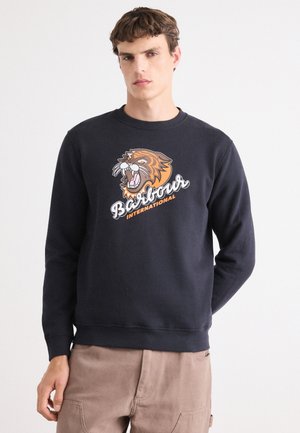 Sweatshirt bleu marin cu guler rotund și mâneci lungi, prezentând un grafic de tigru portocaliu și alb și textul "Barbour International" în față.