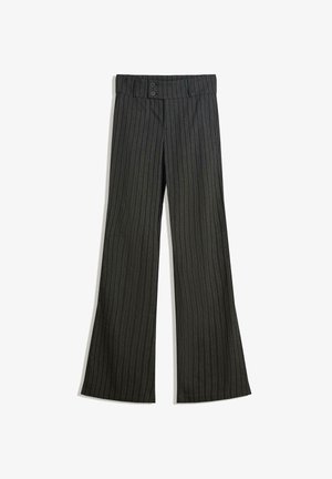 Pantaloni gri închis evazați cu dungi verticale, având o textură netedă, două butoane în talie și buzunare laterale.