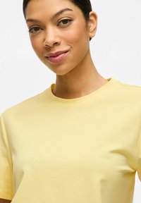 VILA NORA - T-shirts basic - pale banana