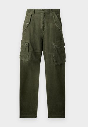 Cargo-broeken in donkergroen corduroy, met meerdere zakken en een recht gesneden ontwerp met zichtbare textuur en knopenaccenten.