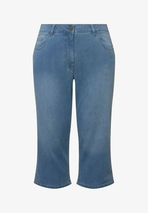 Capris en denim bleu clair avec un design classique à cinq poches, featuring un fermeture à bouton à l'avant et des poignets ourlés. Texture lisse, coupe droite.