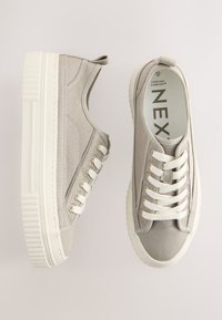 Unausgewählt, taupe