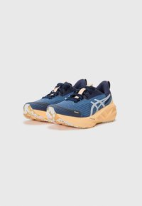 ASICS NOVABLAST  5 LITE - Chaussures de running - blue/orange glow
