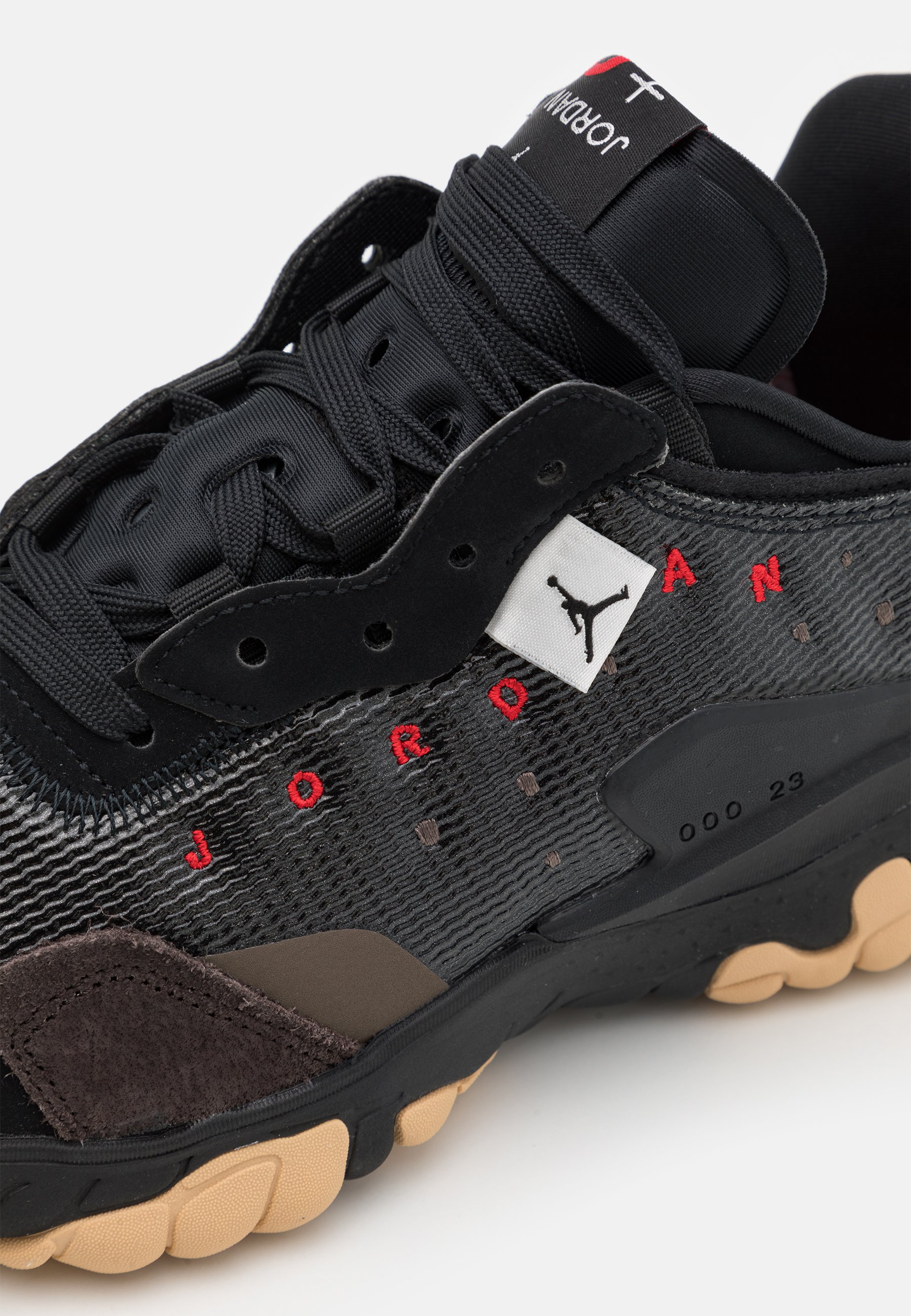 Jordan DELTA 2 - Sportbačiai - black/university red/velvet  brown/ironstone/sesame/summit white/juoda - Zalando.lt