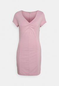 Vestido justo rosa com mangas curtas, decote em V e detalhe franzido na frente. Feito de um material macio e elástico, com uma textura suave.