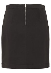 Zwarte pencilrok van soepel materiaal. Voorzien van een ritssluiting aan de achterkant en twee zijzakken. Rechte snit met een zoom net boven de knie.