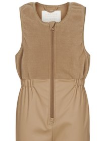 Tutina senza maniche beige con parte superiore morbida e testurizzata e sezione inferiore liscia e lucida. Presenta una cerniera frontale e una vita elastica.