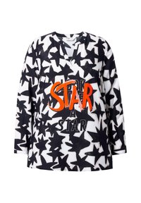 Zwarte en witte sterrenpatroon met lange mouwen, een V-hals en gedurfde oranje en zwarte tekst met de tekst "STAR" op de voorkant.
