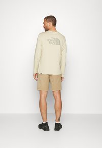 icebreaker MERINOM BERLIN - Träningsshorts - MEDIUM BEIGE