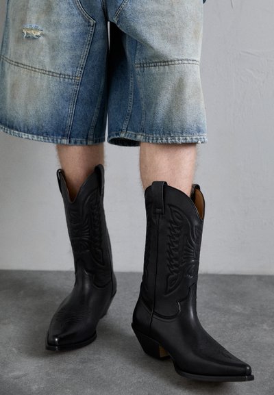MM6 Maison Margiela Klasiski puszābaki - black
