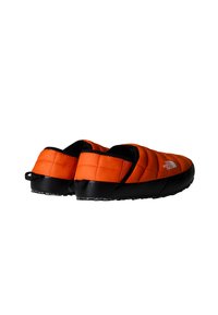 The North Face M THERMOBALL TRACTION MULE V - Pies de gato - tnf orange tnf white