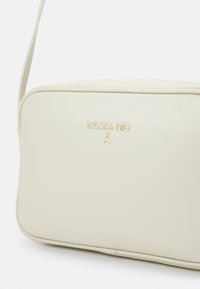 Patrizia Pepe BORSA  - Borsa a tracolla - off-white
