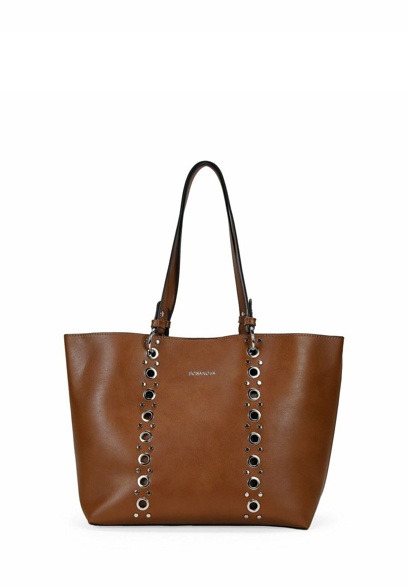 Sac fourre-tout en cuir marron avec une texture lisse, doté d'œillets en métal argenté et de accents noirs le long du centre, ainsi que de solides poignées pour l'épaule.