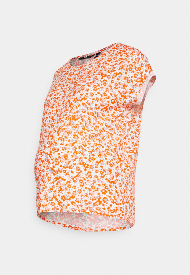 T-shirt de maternidade com decote redondo, mangas curtas, estampa floral laranja em fundo branco e bainha curva na parte inferior.