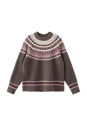 Pull en laine marron avec un col rond, arborant un motif géométrique blanc et bordeaux autour du jour et de l'ourlet, ainsi que des poignets côtelés.